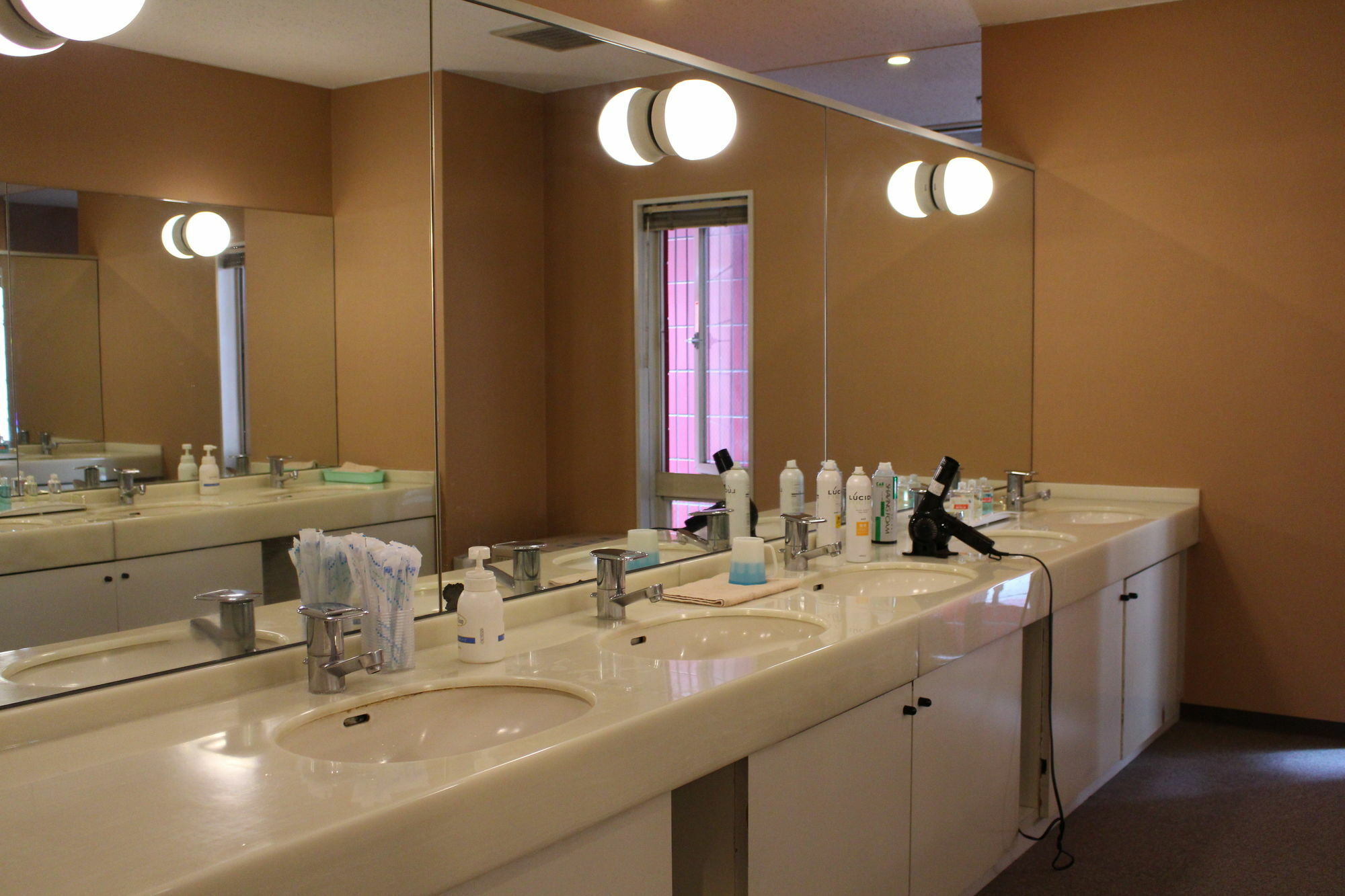 Sauna & Capsule Hotel Hokuo Tokyo prefektur Exteriör bild